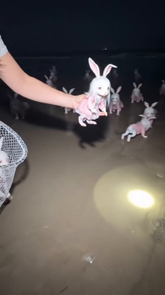 Art Gallery Mannequin Horror